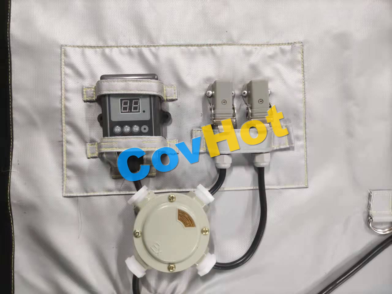 電伴熱<a href=http://www.epet.net.cn/e/tags/?tagname=%E4%BF%9D%E6%B8%A9%E5%A5%97 target=_blank class=infotextkey>保溫套</a>